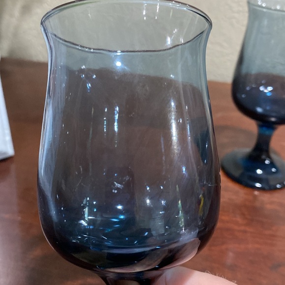 Set of 2, Retro Vintage, Libby Blue Tulip Wine/Water Glasses - Picture 5 of 7
